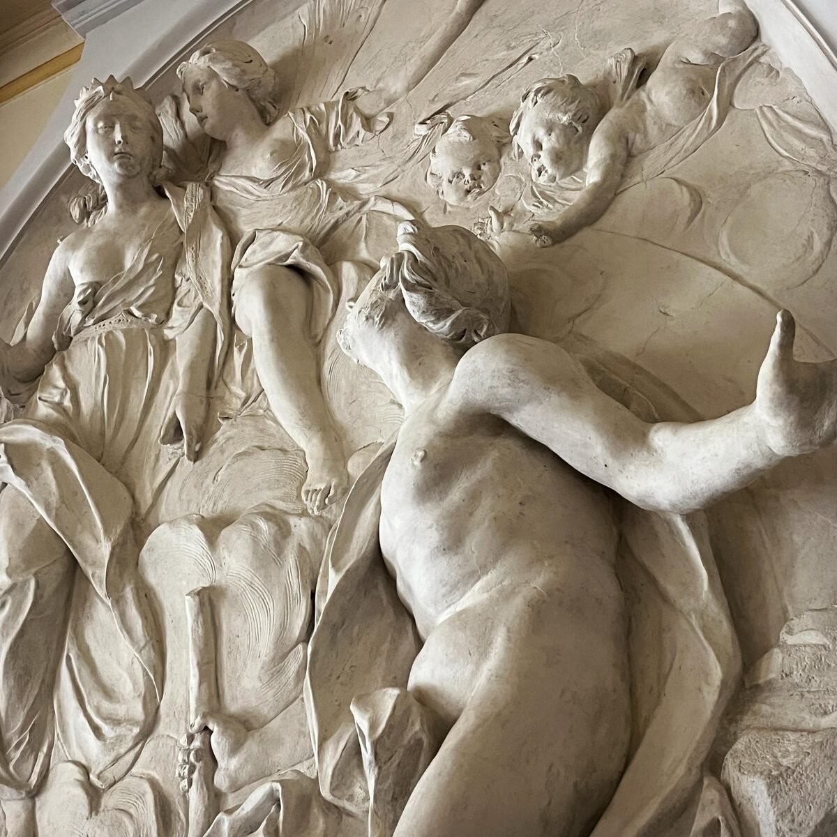 Dettaglio degli stucchi del Martinez